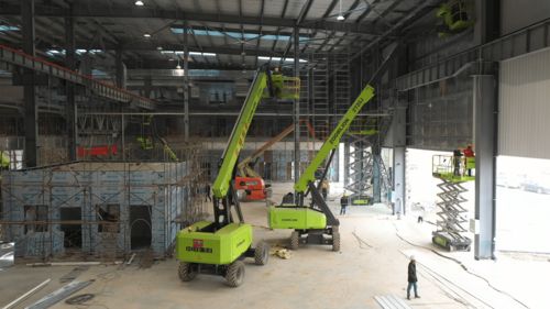 中联重科灯塔工厂建设标志性节点,首台中大挖即将在中联智慧产业城震撼下线